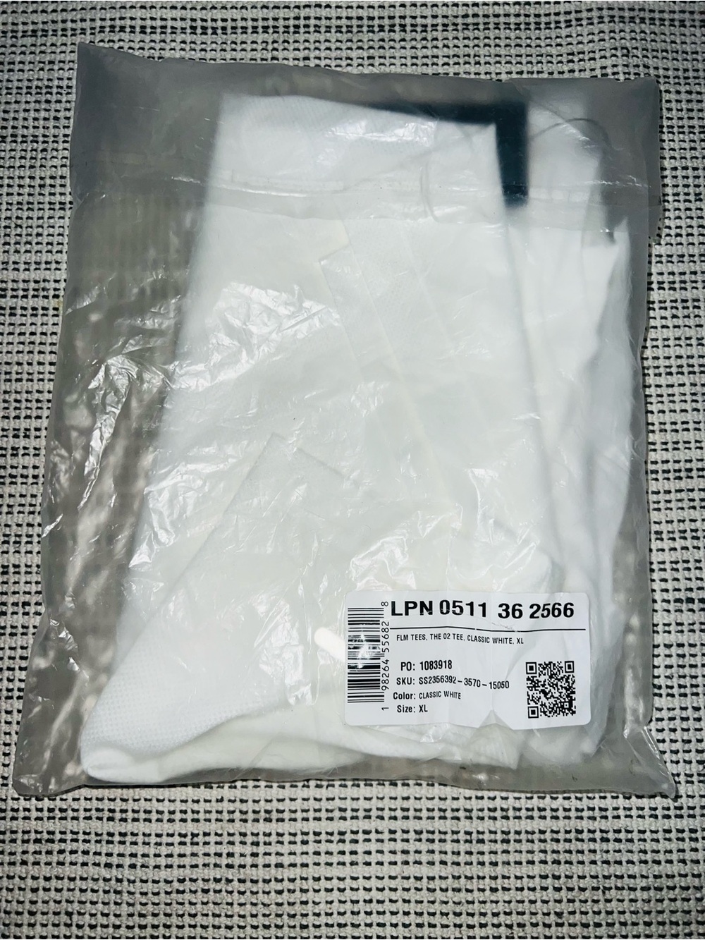 Fabletics The O2 Tee in Classic white - Size XL